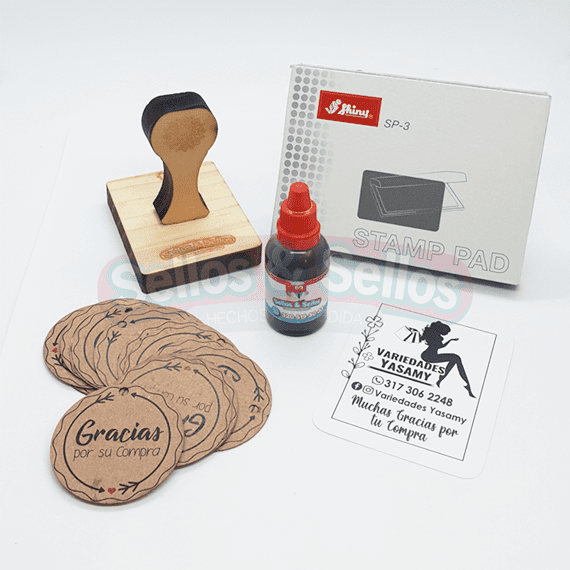 Combo sellos de madera 8x6 cm. Incluye almohadilla y 100 etiquetas gratis - Sellos y Sellos 